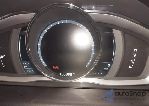 2016 Volvo Xc60 T6 Platinum из США, поврежденный, VIN YV4902RM6G2784897